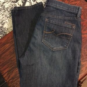 DKNY JEANS capri/cropped dark wash size 8
